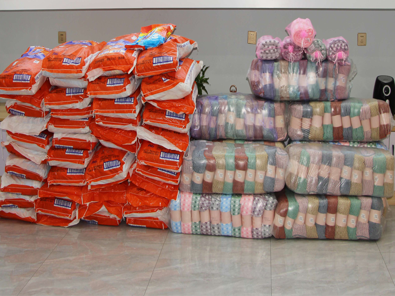 迎“六一”國(guó)海寶貝們領(lǐng)禮物啦！